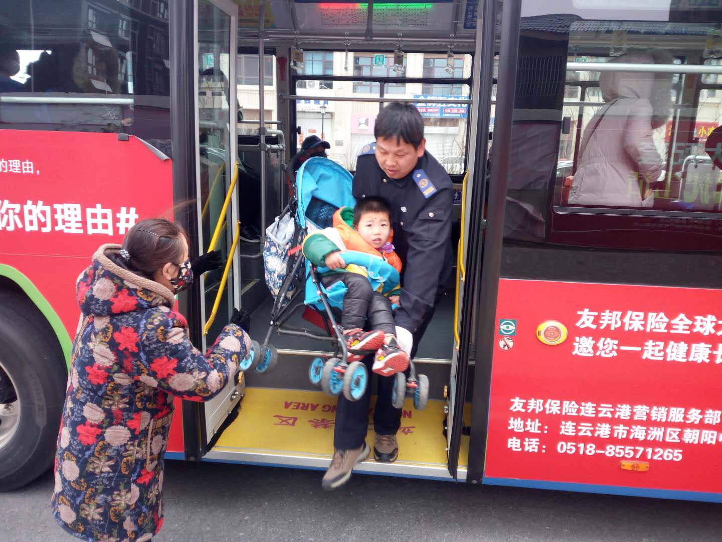 公交60路驾驶员陆启正细心服务受表扬